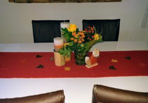 Tischdekoration Blumen und Fuchs