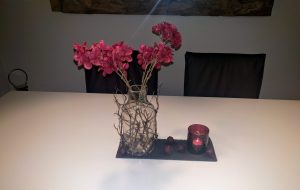 Tischdekoration, Teelicht und Laternenblüten